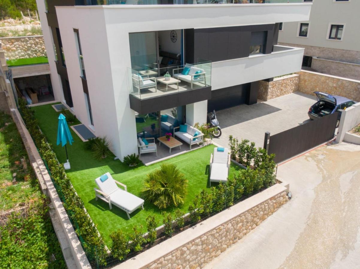 Lara Apartman *
